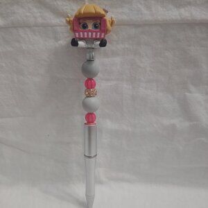 Disney Doorable- Alice in a house- Handmade Beaded Pen